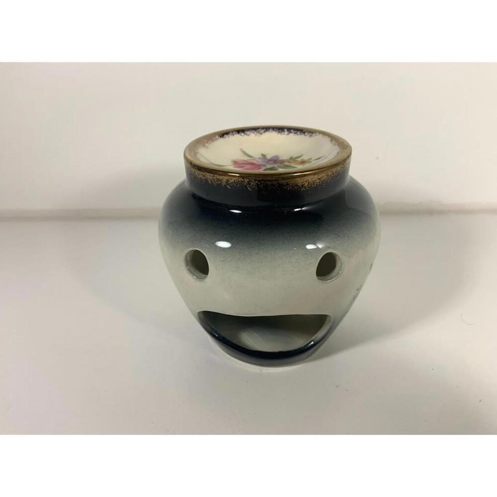 Stunning Black and White Wax Melter Pretty Rose Bouquets Made in England 4" T